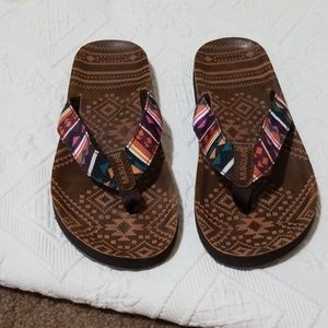 Mukluks Aztec Flip Flops